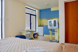 Апарт-отели Апарт Отель Рейнбол Солнечный Берег Двухместный номер с 1 кроватью или 2 отдельными кроватями-1