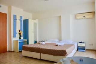 Апарт-отели Апарт Отель Рейнбол Солнечный Берег Двухместный номер с 1 кроватью или 2 отдельными кроватями-7